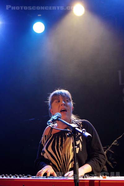 THE TINY - 2010-04-01 - PARIS - La Maroquinerie - 